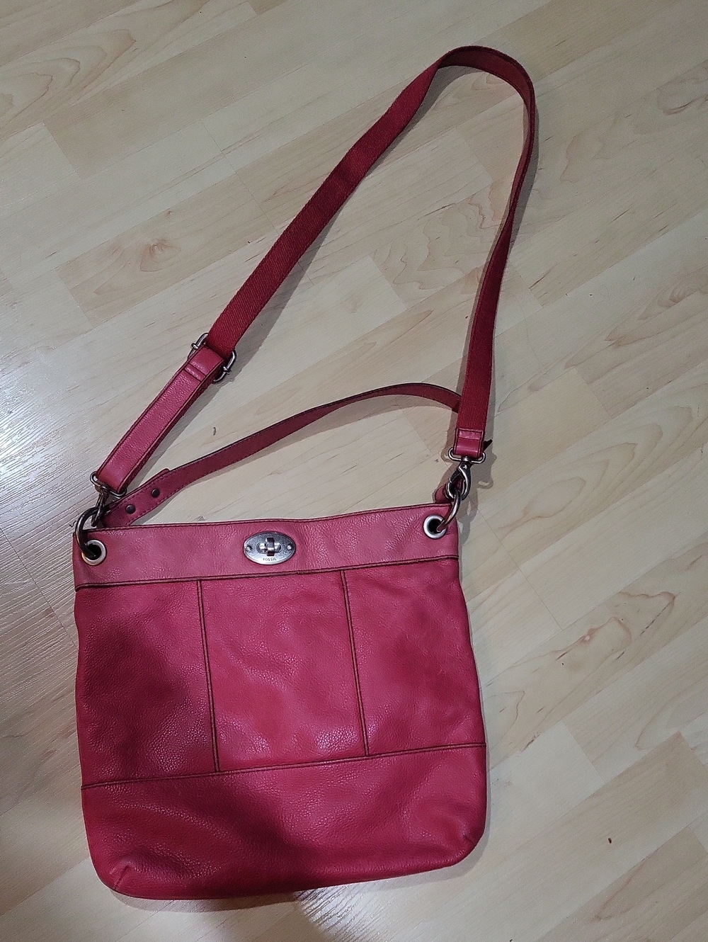 Red Leather Crossbody Bag with Turn-Lock Closure - Picture 1 of 3